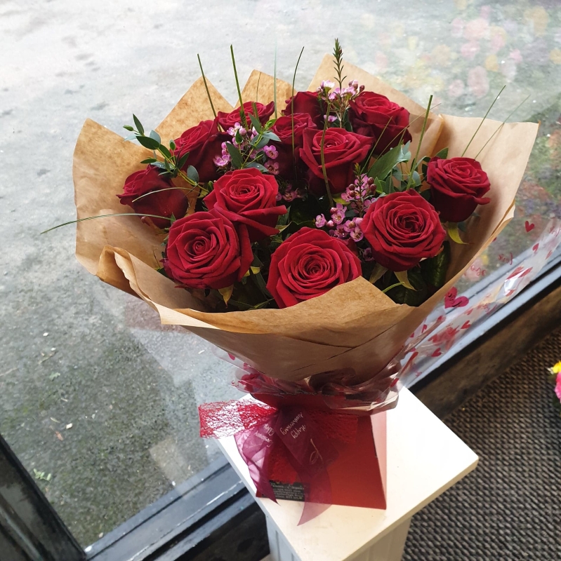 Bunch of deals red roses