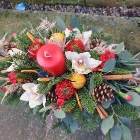 Festive table arrangement